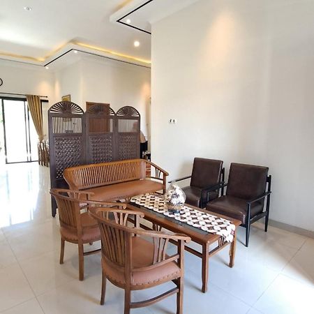 Family Homestay Near Malioboro يوغياكارتا المظهر الخارجي الصورة