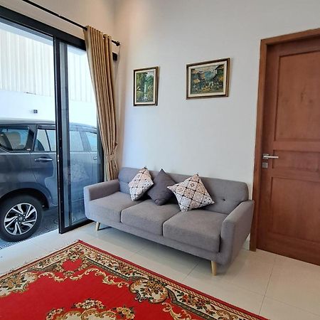 Family Homestay Near Malioboro يوغياكارتا المظهر الخارجي الصورة
