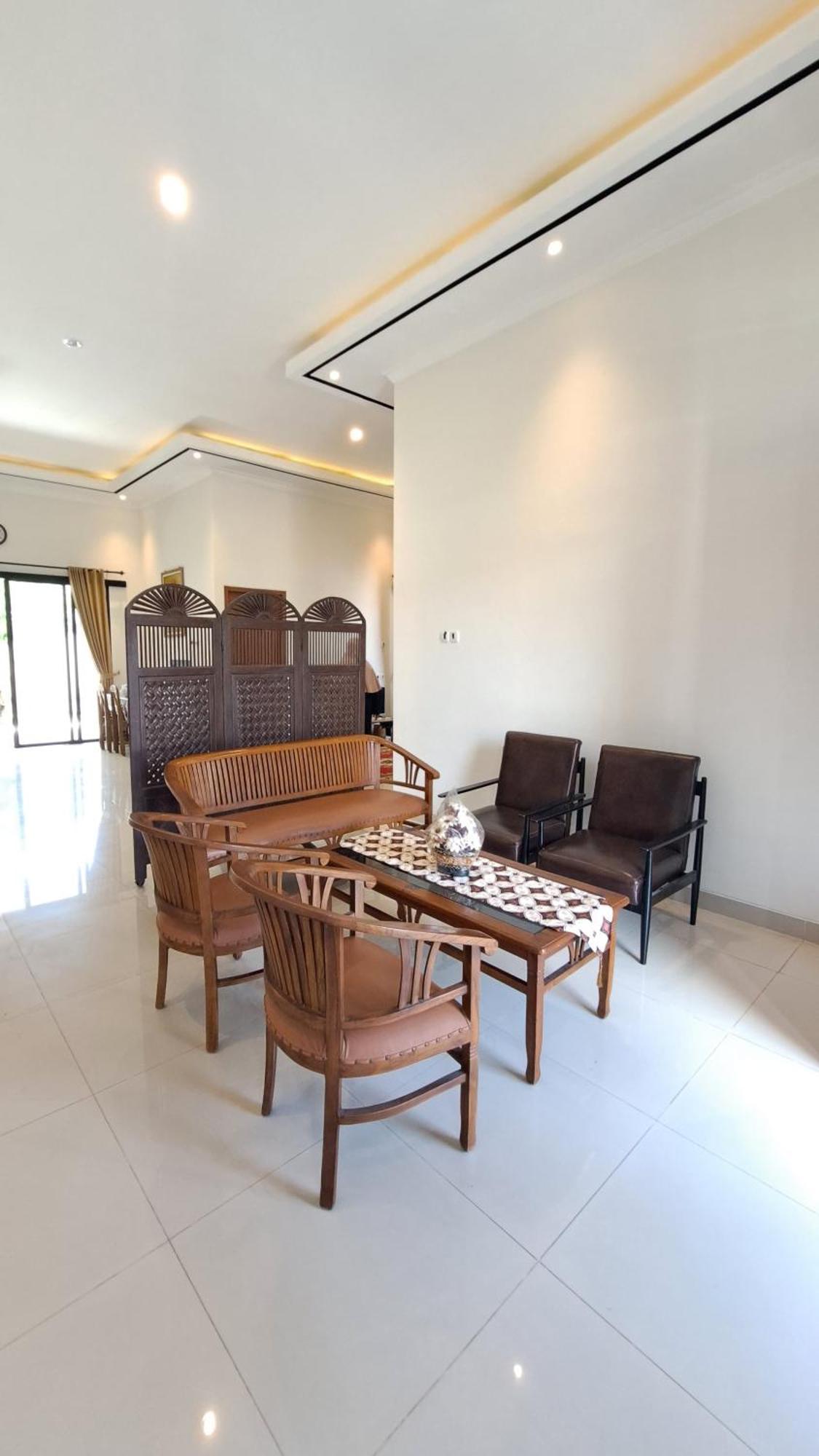 Family Homestay Near Malioboro يوغياكارتا المظهر الخارجي الصورة